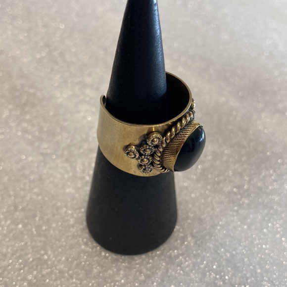 NWOT - Adjustable Style Brass Statement Ring Smooth Black Oval Stone - S⦠- Picture 13 of 14